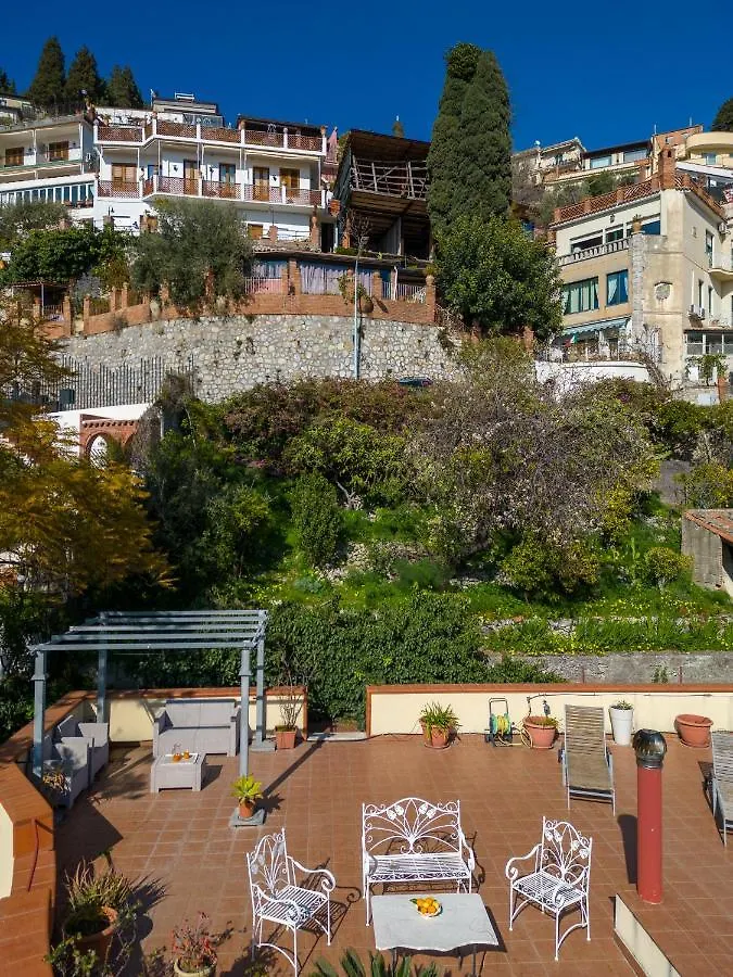 טאורמינה Villa Giannina B&B לינה וארוחת בוקר